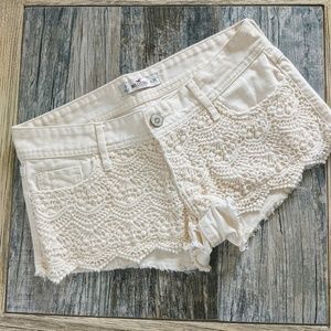 Hollister off white shorts lace detail size 3